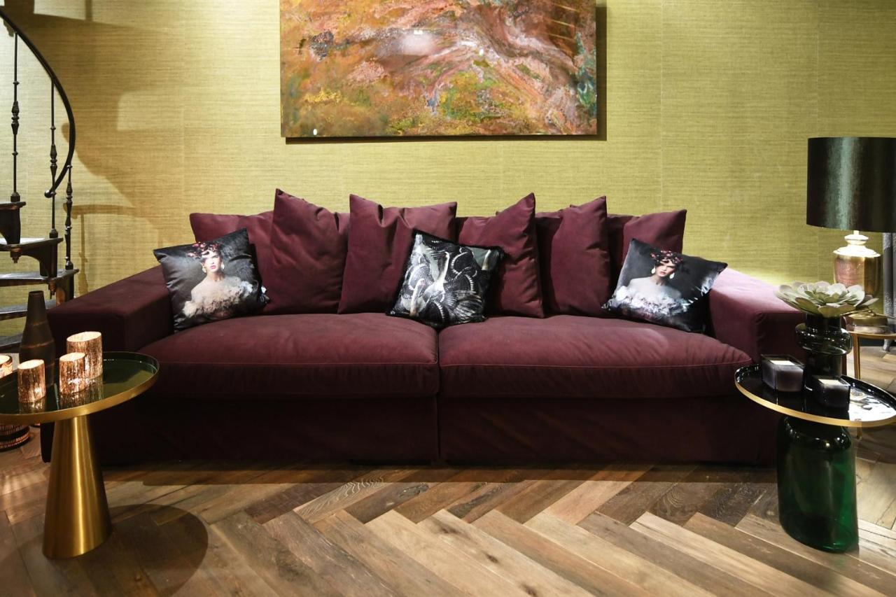 Small Luxury Boutique Wilma J Vinkeveen
